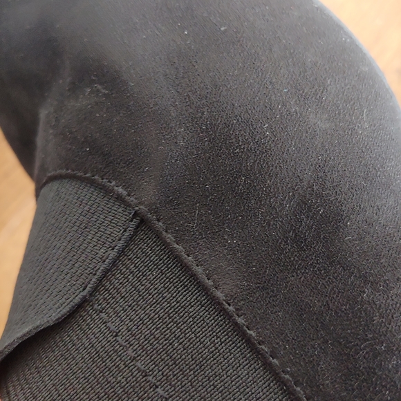 Little black heels size 8 - Picture 4 of 4